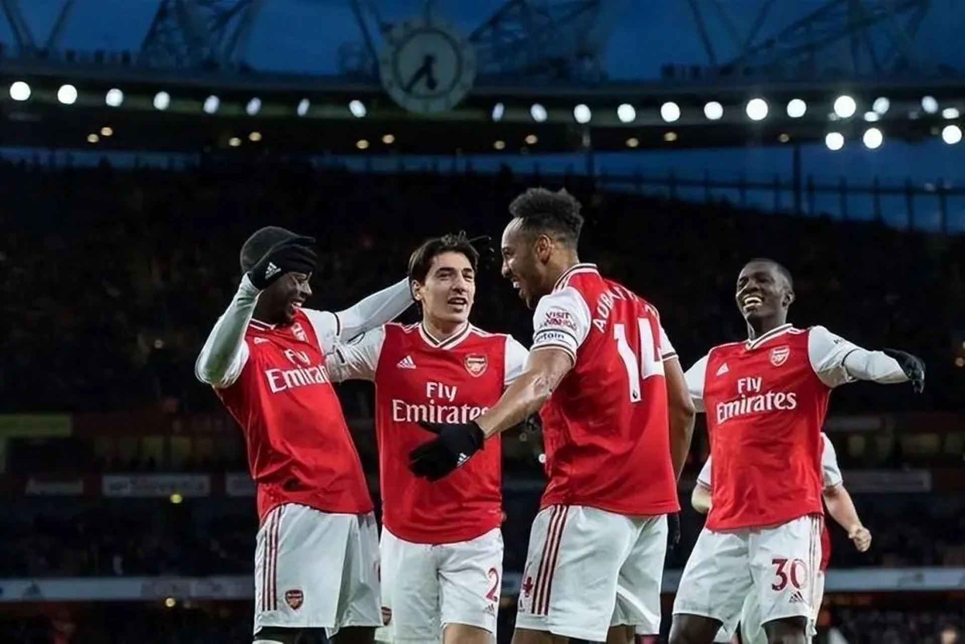 关于莱比锡红牛登顶德国足球联赛积分榜的信息 关于莱比锡红牛登顶德国足球联赛积分榜的信息