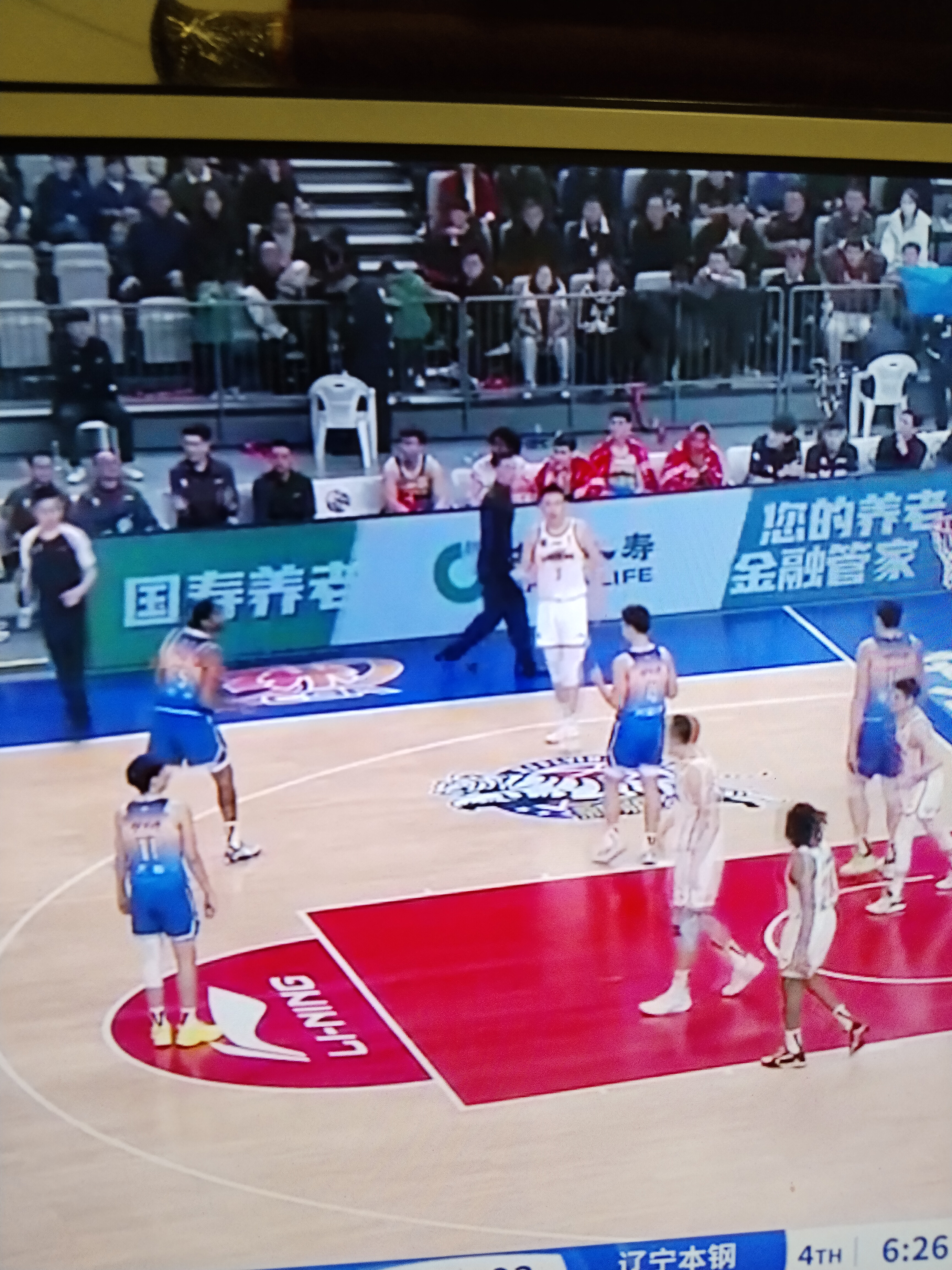 挑战老将!篮球赛场新旧力量争夺 挑战老将!篮球赛场新旧力量争夺