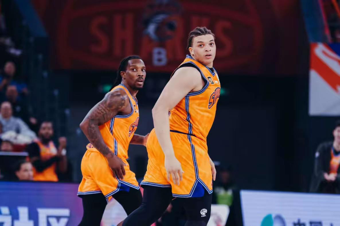 上海男篮实现三连胜,稳领西部第一的简单介绍 上海男篮实现三连胜,稳领西部第一的简单介绍