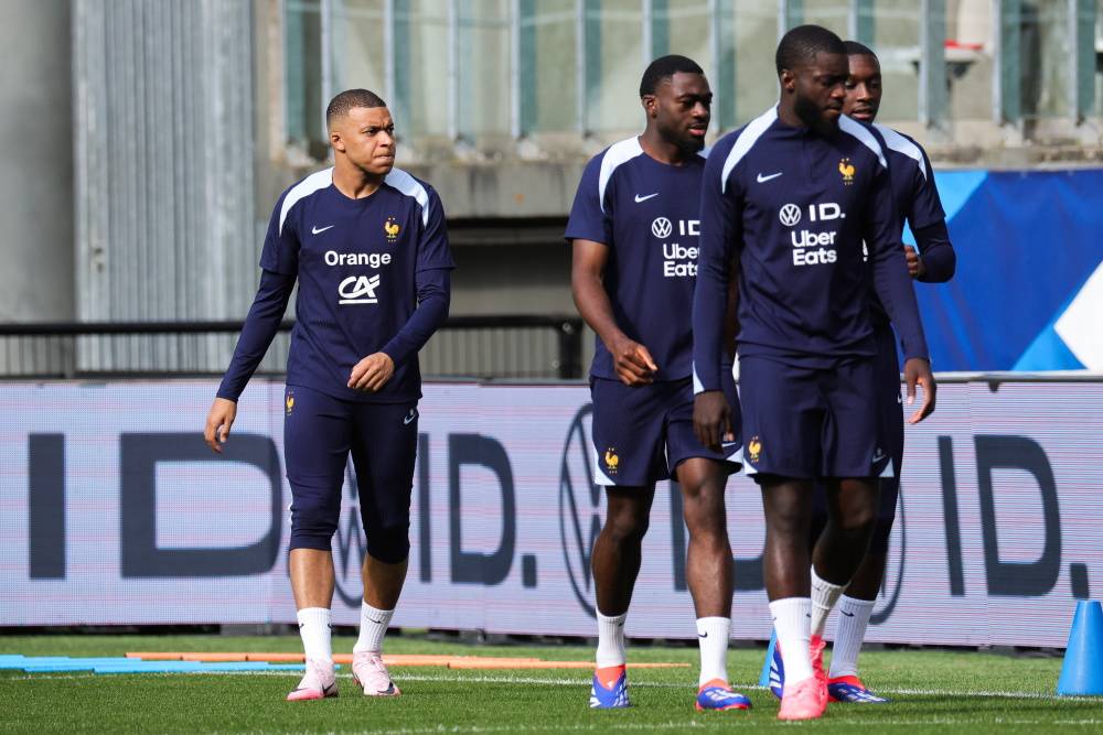 包含波兰vs英国:巨星对决燃爆全场的词条 包含波兰vs英国:巨星对决燃爆全场的词条