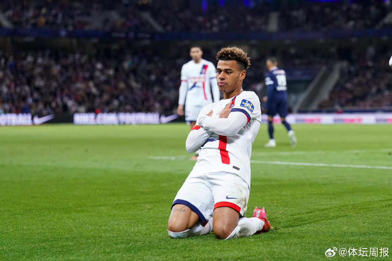 包含巴黎圣日耳曼惊险逆转,出线看台下的词条 包含巴黎圣日耳曼惊险逆转,出线看台下的词条