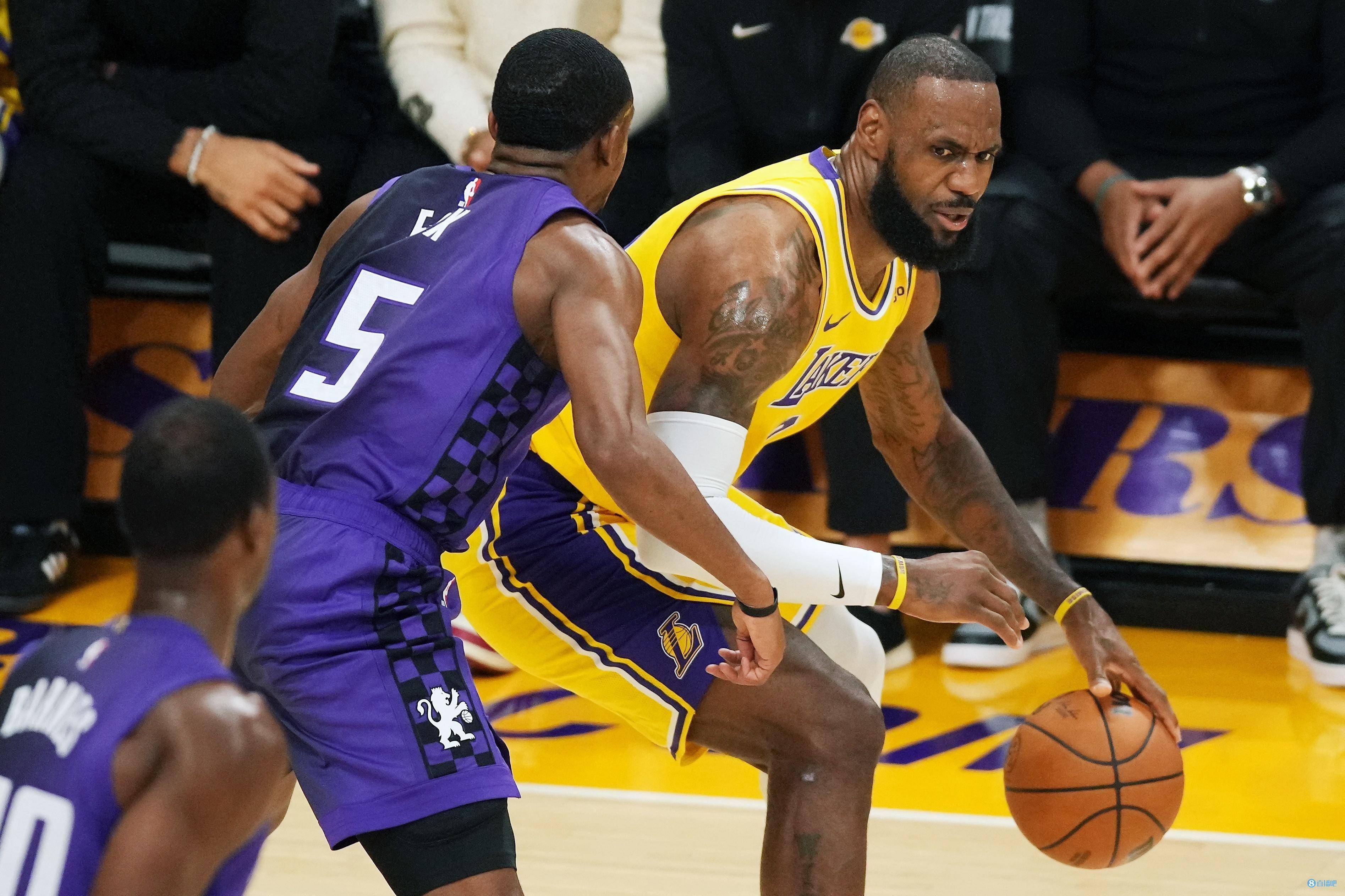 猛龙队客场击败湖人队,保持不败记录 猛龙队客场击败湖人队,保持不败记录