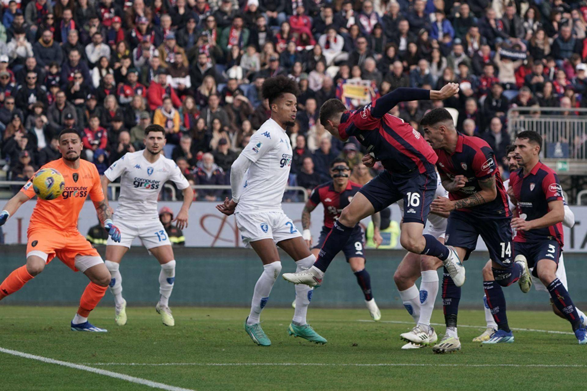 拉齐奥客场战胜卡利亚里,锐意夺冠 拉齐奥客场战胜卡利亚里,锐意夺冠