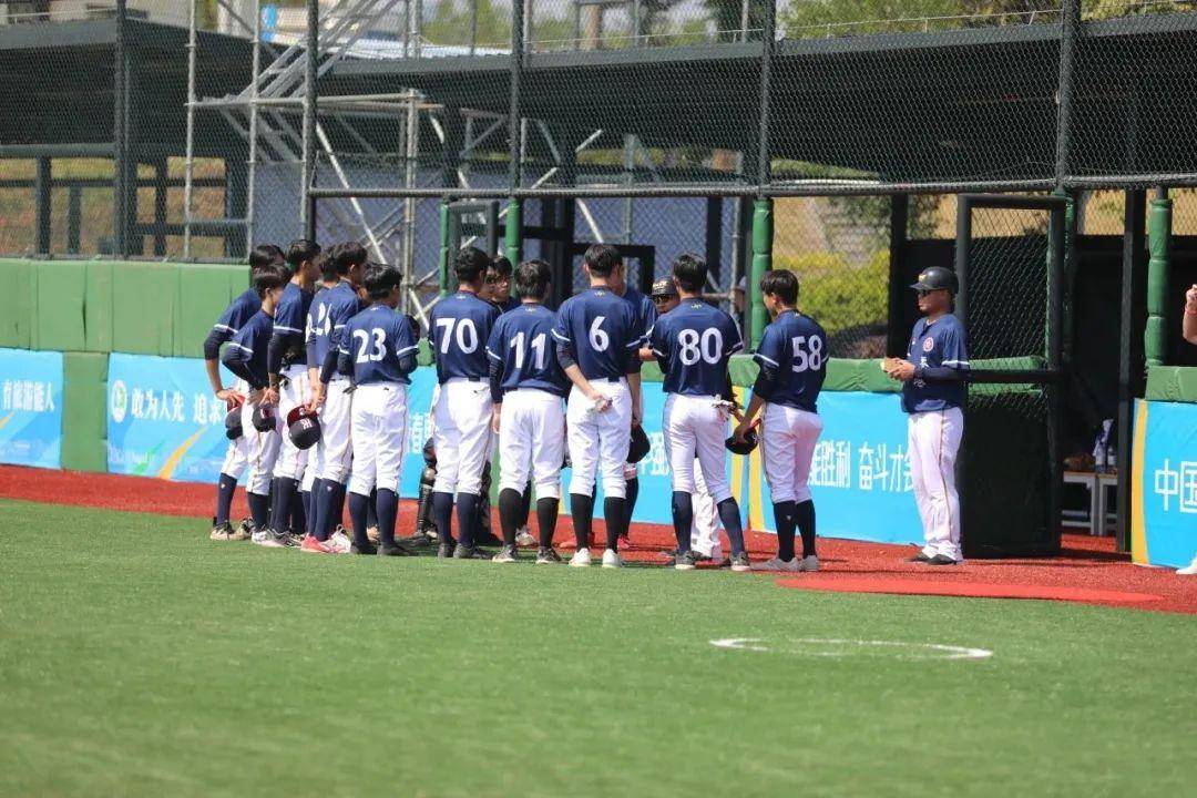 教练战术高超,球队连胜纵横赛场主导 教练战术高超,球队连胜纵横赛场主导