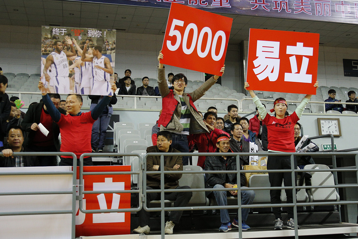 山东队在比赛中展现出色表现，赢得比赛